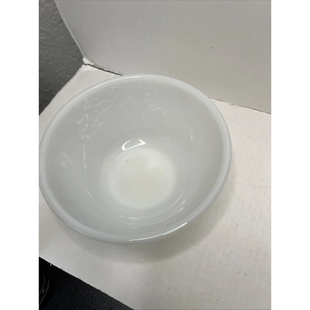 Anchor Hocking Fire King Milk Glass Set of 2 Bowls White‎